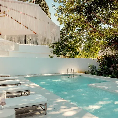 Anfitrion & 马尔韦利亚