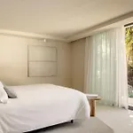 Villa Anfitrion & *