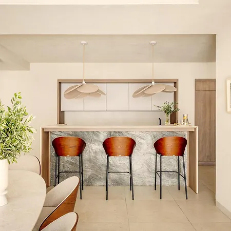 Anfitrion & * Marbella