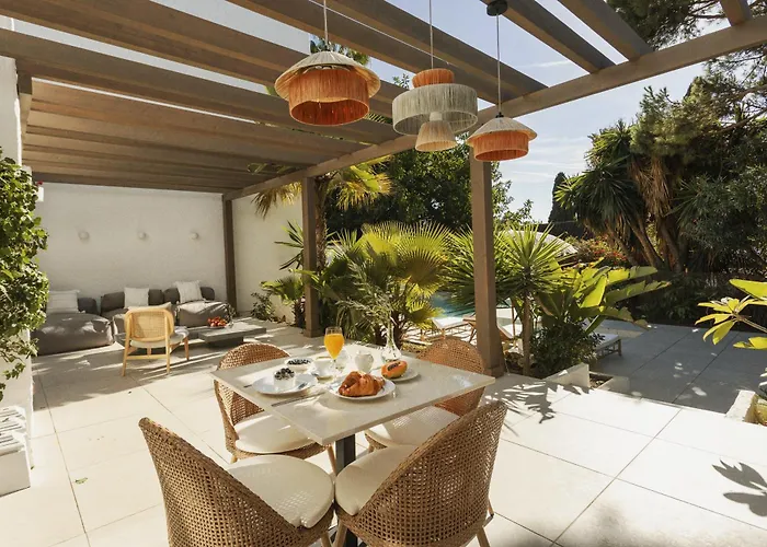 Anfitrion & فيلة ماربيا