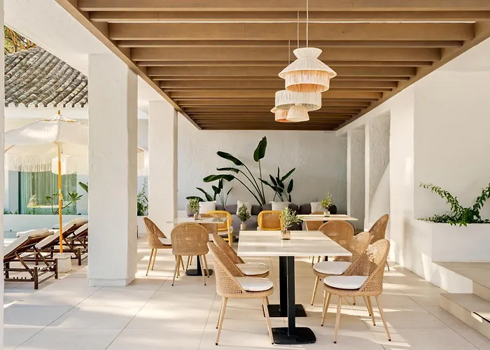 Anfitrion & فيلة ماربيا