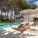 Anfitrión Villas&suites *