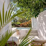 Anfitrión Villas&suites *