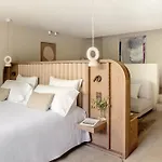 Anfitrión Villas&suites *